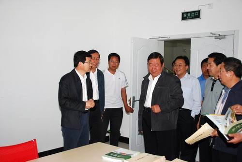 市委書記李建華等領導調研敦煌種業(yè)先鋒良種有限公司