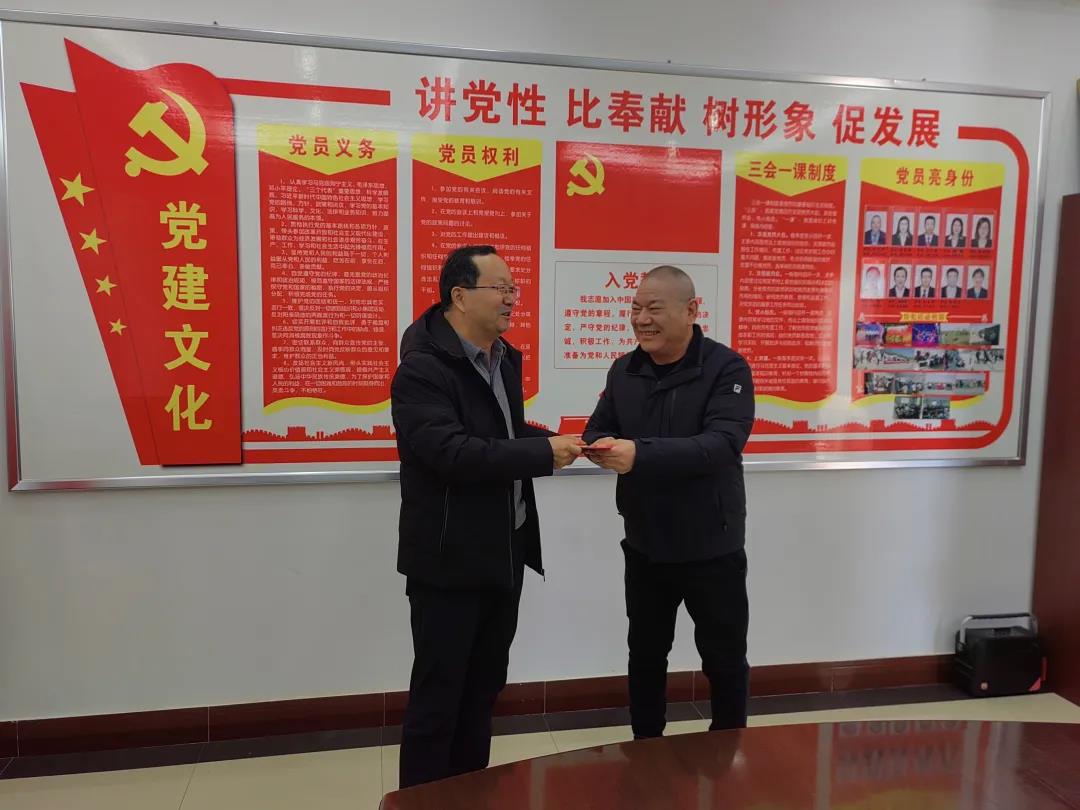 敦煌種業(yè)領(lǐng)導(dǎo)看望慰問公司老干部、老黨員及困難黨員職工